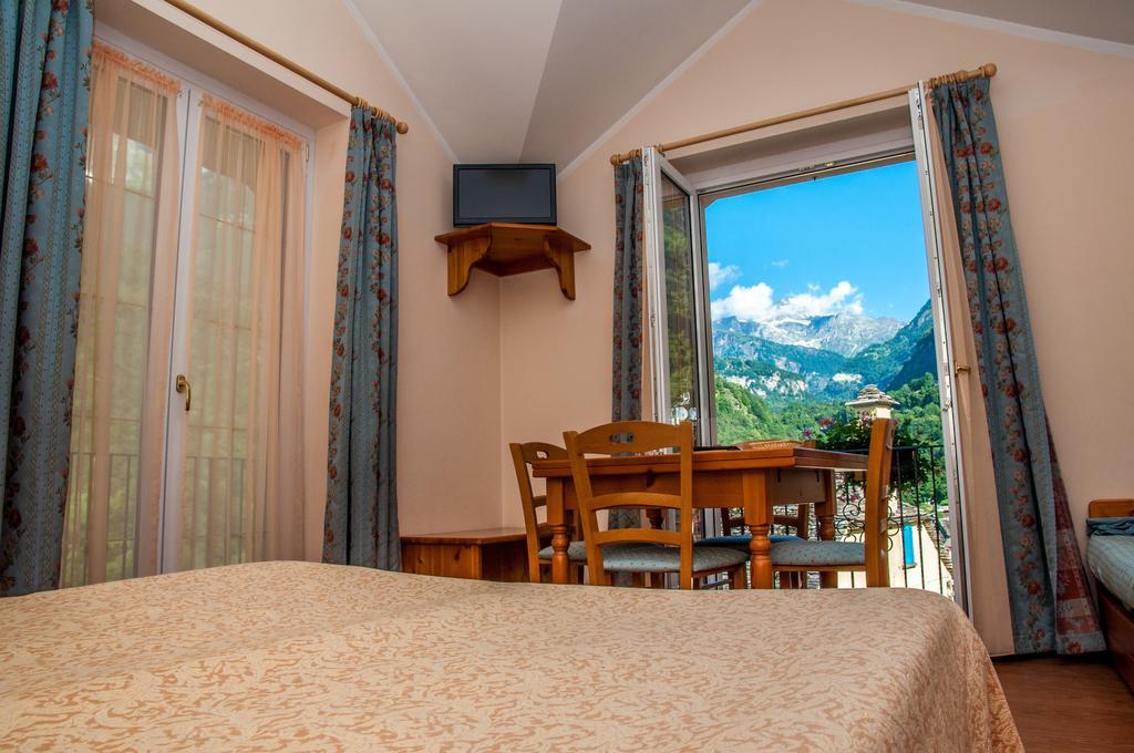 Albergo Meuble Vecchio Scarpone Baceno Quarto foto